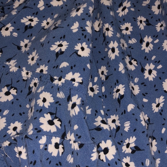 Cotton On XS cropped floral blouse. - Picture 3 of 4